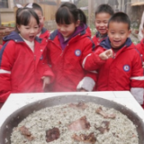 凤凰县：小手捧起社饭香  用劳动教育叩响春天
