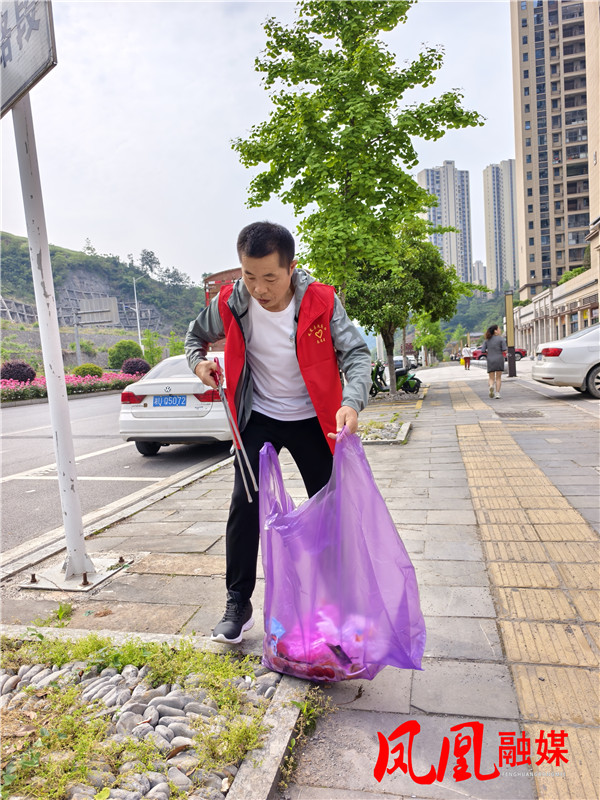 清理白色垃圾.jpg