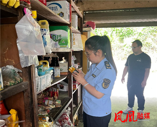 凤凰县“五严”净化农村食品市场环境2_副本.jpg