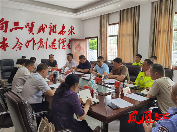 凤凰县政企面对面座谈会 聚焦非金属矿产业及新材料产业链发展2.jpg