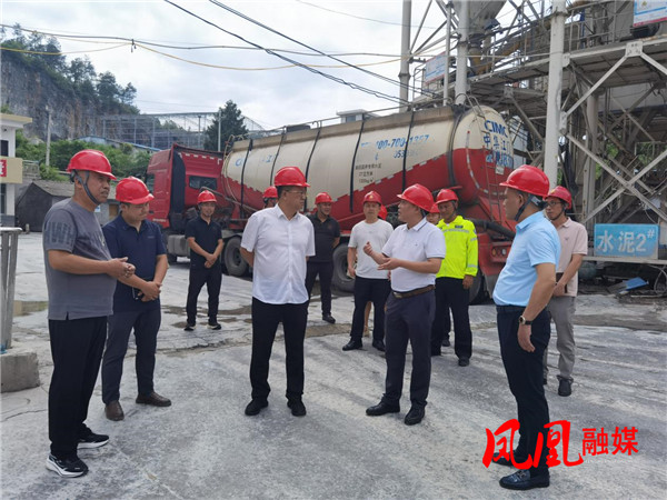 凤凰县政企面对面座谈会 聚焦非金属矿产业及新材料产业链发展1.jpg