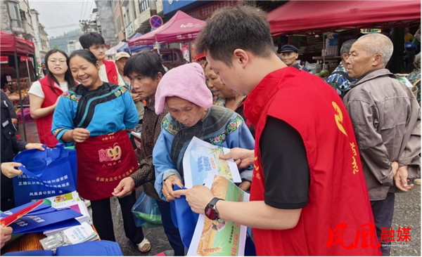 凤凰县千工坪镇：创新模式守红线  一地多收保粮仓1.jpg