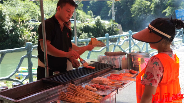 凤凰吉信镇：夏日享清凉 避暑休闲游迎来高[00_11_47][20250708-083029].jpg