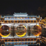 今后，航拍凤凰古城夜景长这样，“夜凤凰”美得超乎你想象！