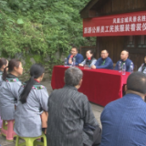 凤凰融媒 | 凤凰古城13个公厕开展特色服务民族服饰上岗