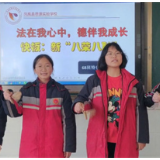 湘西自治州凤凰县：普法活动进校园  学生打快板编诗歌  引领学法新热潮