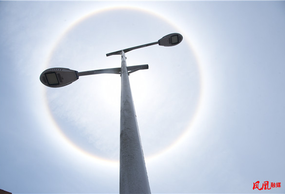 组图∣凤凰职中：日晕下校园景观 更加美轮美奂