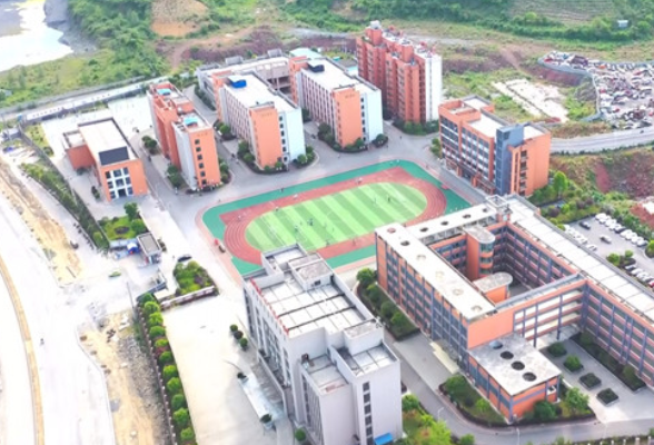 凤凰县职业中专学校:专业建在产业链上 让职业教育“亮起来”