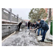凤凰县高级中学：党员教师担使命扫雪除冰躬身行