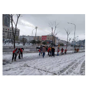 凤凰县工商联：组织开展道路扫雪除冰公益行动保路畅
