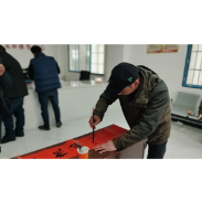 凤凰县廖家桥镇:春联送祝福  墨香迎新春