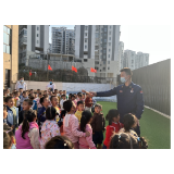 牵手“蓝”朋友，平安向前走———凤凰县九里边城幼儿园：开展消防安全演练
