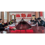 爱在寒冬，情暖校园——凤凰二中：开展爱心捐款活动
