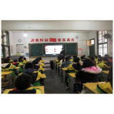 弘扬宪法精神  维护宪法权威——凤凰县文昌阁小学：开展“宪法活动周”活动