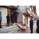 凤凰城管：依法拆除“乱搭乱建” 提升人居环境质量——系列报道（十二）
