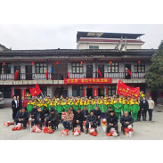 凤凰:文小师生学雷锋 春风十里送温暖