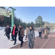  东润公益基金会到凤凰县山江学区调研