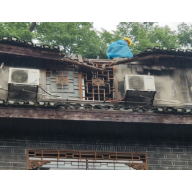 喜迎二十大·全域文明创建在行动丨解放思想勇作为  紧急排险护民安  —凤凰古城景区紧急排除一处房屋安全隐患