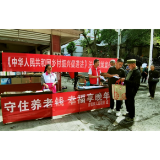打击整治养老诈骗丨凤凰县吉信镇：集市支“地摊儿”，您来听我说