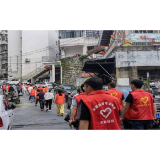 喜迎二十大·全域文明创建在行动丨凤凰人社部门与大众社区 共同为小区清除“牛皮癣”广告