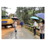 凤凰县木江坪镇：忠诚守护 全力以赴开展雨中清障 救援被困群众