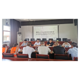 5A创建在行动丨强化河道整治清理 助力“5A”景区创建  ——凤凰县环卫局、家宝公司开展沱江河河道专项整治行动