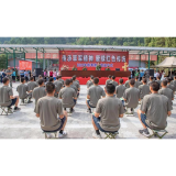 凤凰：苗歌声声击鼓送新兵，保家卫国踏征程