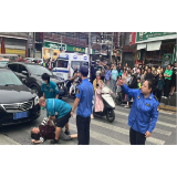 全域文明创建在行动丨凤凰城管：紧急施救摔倒老人帮助送医受好评