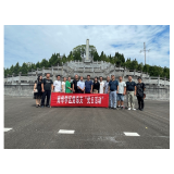 缅怀革命先烈，传承教育精神  ——凤凰县南华小学开展迎教师节主题党日活动