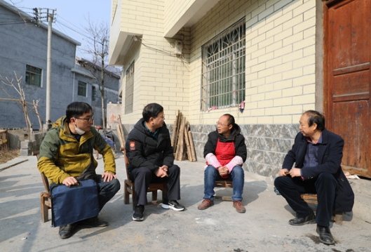 凤凰县教育基金会:走访慰问送温暖 真情关怀心连心