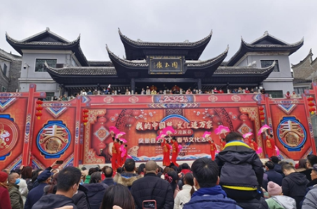 湖南凤凰：多彩活动迎新春 文化过年氛围浓