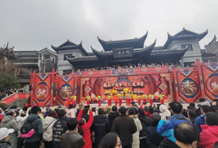 凤凰春节假期旅游喜迎“开门红”，共接待游客49.47万人次