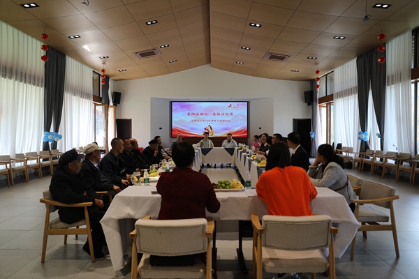 3、召开座谈会.jpg
