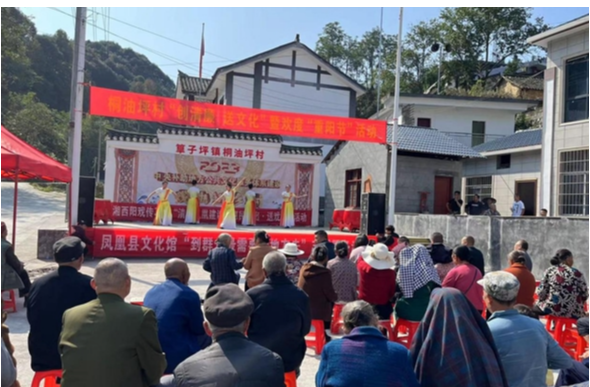 凤凰县筸子坪镇：浇灌民族“团结花”，共育同心“石榴籽”