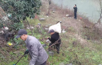 凤凰县吉信镇：开展万溶江河道清理整治行动