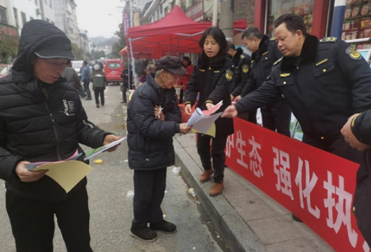 凤凰县农业综合行政执法大队：开展农业综合行政执法宣传