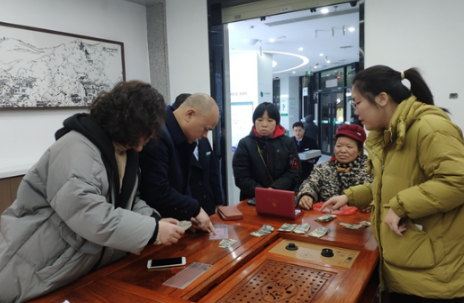  暖心！人民银行凤凰县支行及时为群众兑换特殊残损币