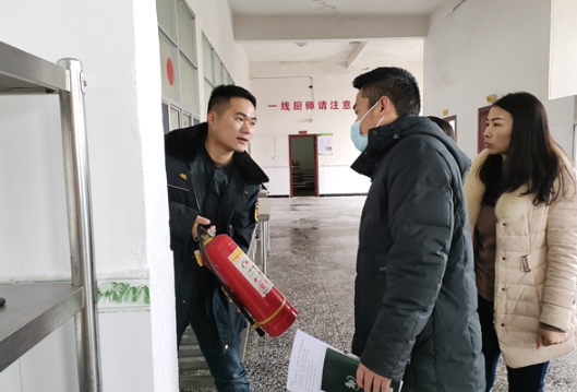 凤凰县落潮井镇：多部门联动，为新学期保驾护航
