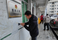 凤凰县新场镇：开展办公环境卫生大扫除活动
