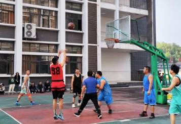 凤凰县中青班：以球会友展现青春风采