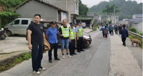 节日执勤护平安：为山江镇苗族“四月八”跳花节保驾护航