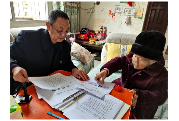 我为群众办实事丨凤凰县公证处 ：公证上门解民忧 优质服务暖人心