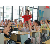 红色文化润林峰，我们少年，定不负青春——长沙师范学院“特立青年”志愿服务队在凤凰县林峰完小持续开展了一系列红色文化宣传教育