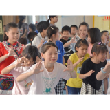 培根铸魂 启智润心：打造课内课外两个教育“课堂”——长沙师范学院的“特立青年”志愿服务队到凤凰县林峰乡黄罗寨村林峰中心完小开展“三下乡”实践活动