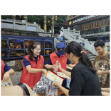文明新风润湘西丨凤凰古城搭起“清凉摊”传播消防安全知识