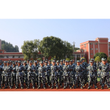 凤凰县华鑫中学：百炼成钢铸军魂，淬火青春向未来