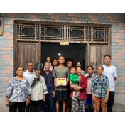 凤凰县：为今秋入伍新兵家庭悬挂光荣牌