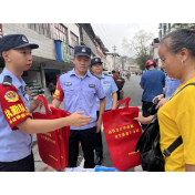 凤凰县吉信镇：开展爱路护路、网络安全  进集市宣传活动