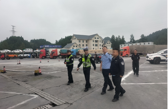 备战“双节”在行动丨凤凰公安杜田派出所：加强节前检查 筑牢安全防线