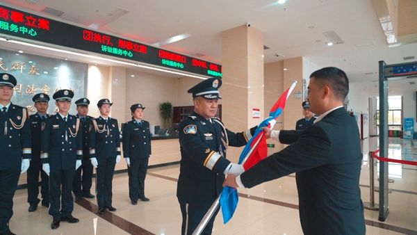 2、警旗授旗仪式.jpg